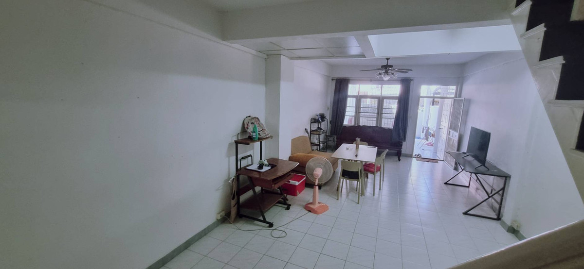 ขายทาวน์โฮมวิภาวดี ดอนเมือง หลักสี่ : ✨ขายทาวน์เฮาส์รีโนเวท2ชั้น ทำเลดีมาก ย่านวิภาวดี 2ห้องนอน บรรยากาศเงียบสงบ เหมาะกับครอบครัว เดินทางสะดวกมาก พร้อมขาย