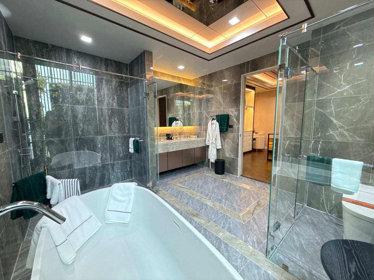 For SaleHouseLadkrabang, Suwannaphum Airport : THE ONE Signature Bangna–Rama 9 Trenda – Luxury 3-Storey Detached Pool Villa in Bangna–Rama 9 Please call: 082-894-4624