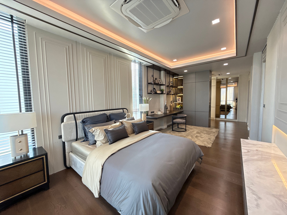 For SaleHouseLadkrabang, Suwannaphum Airport : THE ONE Signature Bangna–Rama 9 Trenda – Luxury 3-Storey Detached Pool Villa in Bangna–Rama 9 Please call: 082-894-4624