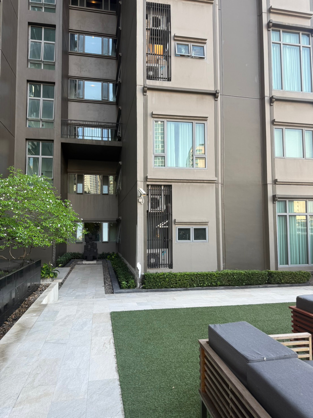 ให้เช่าคอนโดสุขุมวิท อโศก ทองหล่อ : ให้เช่าคอนโด The Crest Sukhumvit 34 ขนาด 2 ห้องนอน duplex เฟอร์ครบ พร้อมอยู่ ใกล้ Bts Thonglor เพียง 200 เมตร