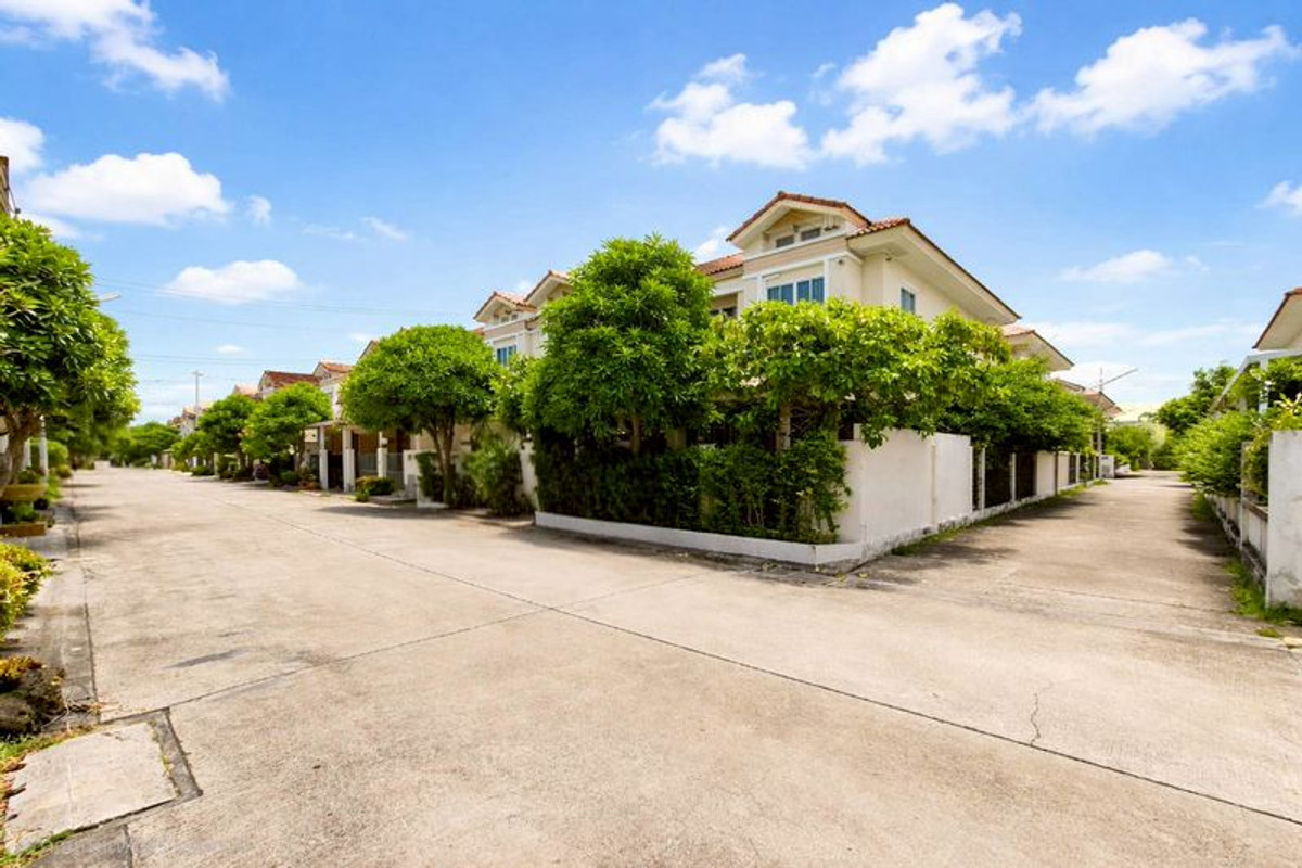 For SaleTownhomeBang kae, Phetkasem : Townhome for sale, 2 pairs, 2 floors, Theerin Town Village, Phetkasem 48, Intersection 20, area 57.8 sq m, Bang Duan Subdistrict, Phasi Charoen District, Bangkok