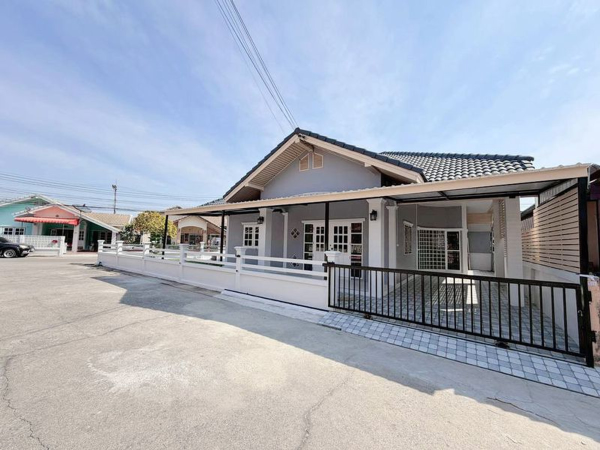 For SaleHousePattaya, Bangsaen, Chonburi : Baan Khunsapthaweesuk 2 / 3 Bedrooms (FOR SALE) YEAN100