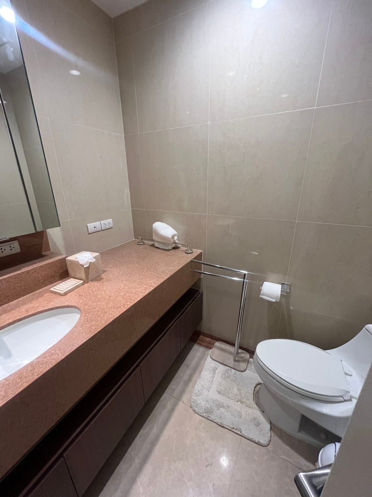 For RentCondoWitthayu, Chidlom, Langsuan, Ploenchit : 🏠✨ 185 Rajadamri | 3 Bedroom for Rent (HBH-ST-117)