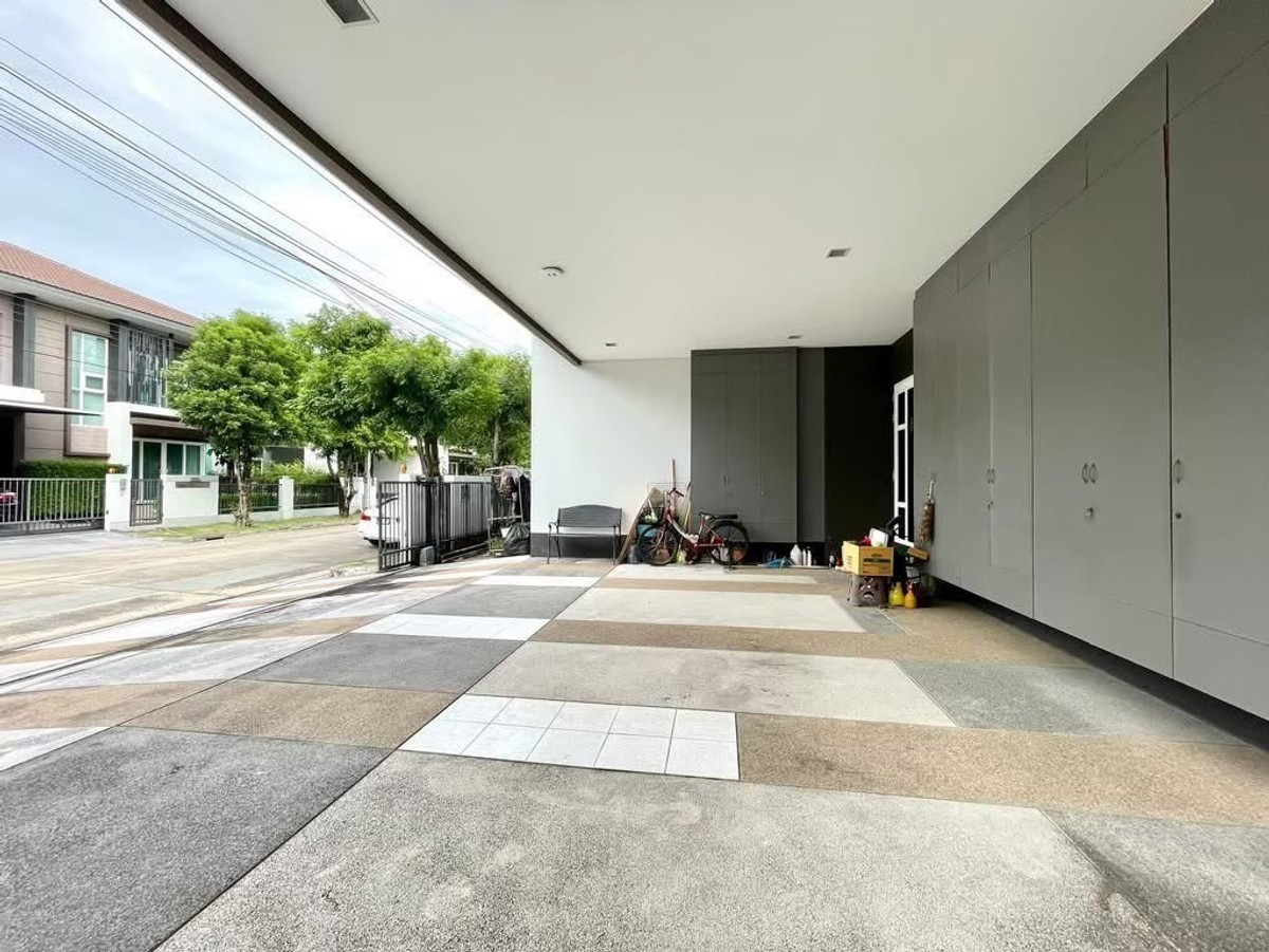 ขายบ้านบางนา แบริ่ง ลาซาล : คัดสรรสังคมคุณภาพ... เพื่อความเป็นส่วนตัวสูงสุดเพียง 99 ครอบครัวเท่านั้น