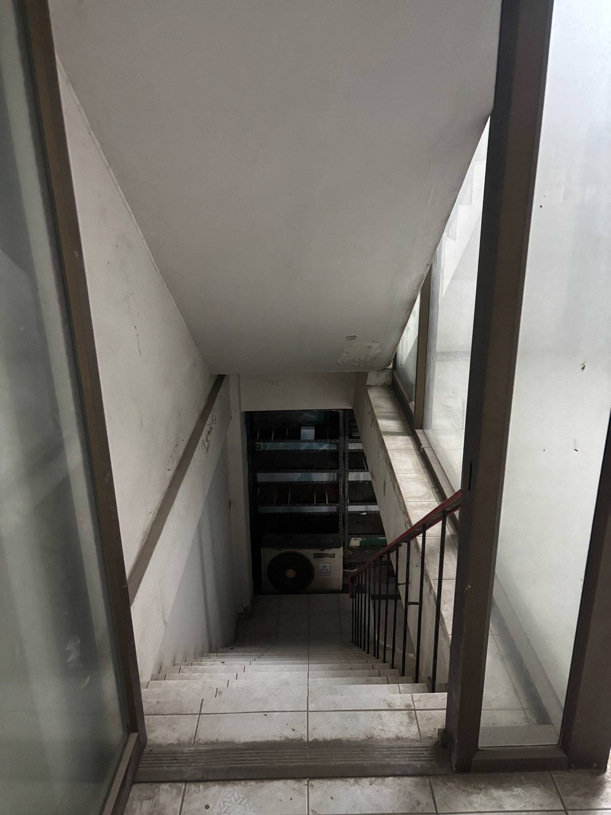 ขายอาคารพาณิชย์ระยอง : ขายอาคารพานิชย์ 3 ชั้นครึ่ง 3 ห้องน้ำ 1 ดาดฟ้า #มาบตาพุด เนื้อที่ 39.8 ตารางวา ที่ตั้ง :ต.มาบตาพุด อ.เมืองระยอง จ.ระยอง หน้ากว้าง 8 เมตร ยาว 16 เมตร  