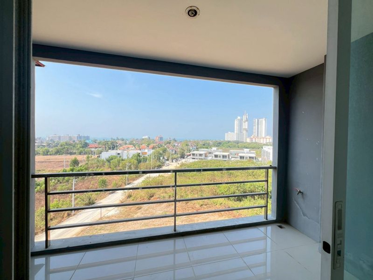 ขายกิจการโรงแรม & กิจการอพาร์ตเมนต์พัทยา บางแสน ชลบุรี สัตหีบ : ขายที่ดิน 2 ไร่ พร้อมกิจการคอนโดวิวทะเล 🌊 200 ห้อง 8 ชั้น  📍จอมเทียน สัตหีบ จ.ชลบุรี   #เปลี่ยนใบประกอบกิจการเป็นโรงแรมได้ ที่ดินผังสีแดง❤️  ใกล้ถนนสุขุมวิท 300 เมตร  ใกล้ทะเลจอมเทียน 700 เมตร 