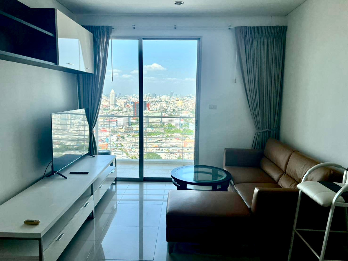 For RentCondoWongwianyai, Charoennakor : For rent, beautifully decorated room, 50 square meters, view of Icon Siam, Condo Villa Sathorn, next to BTS Krung Thonburi.