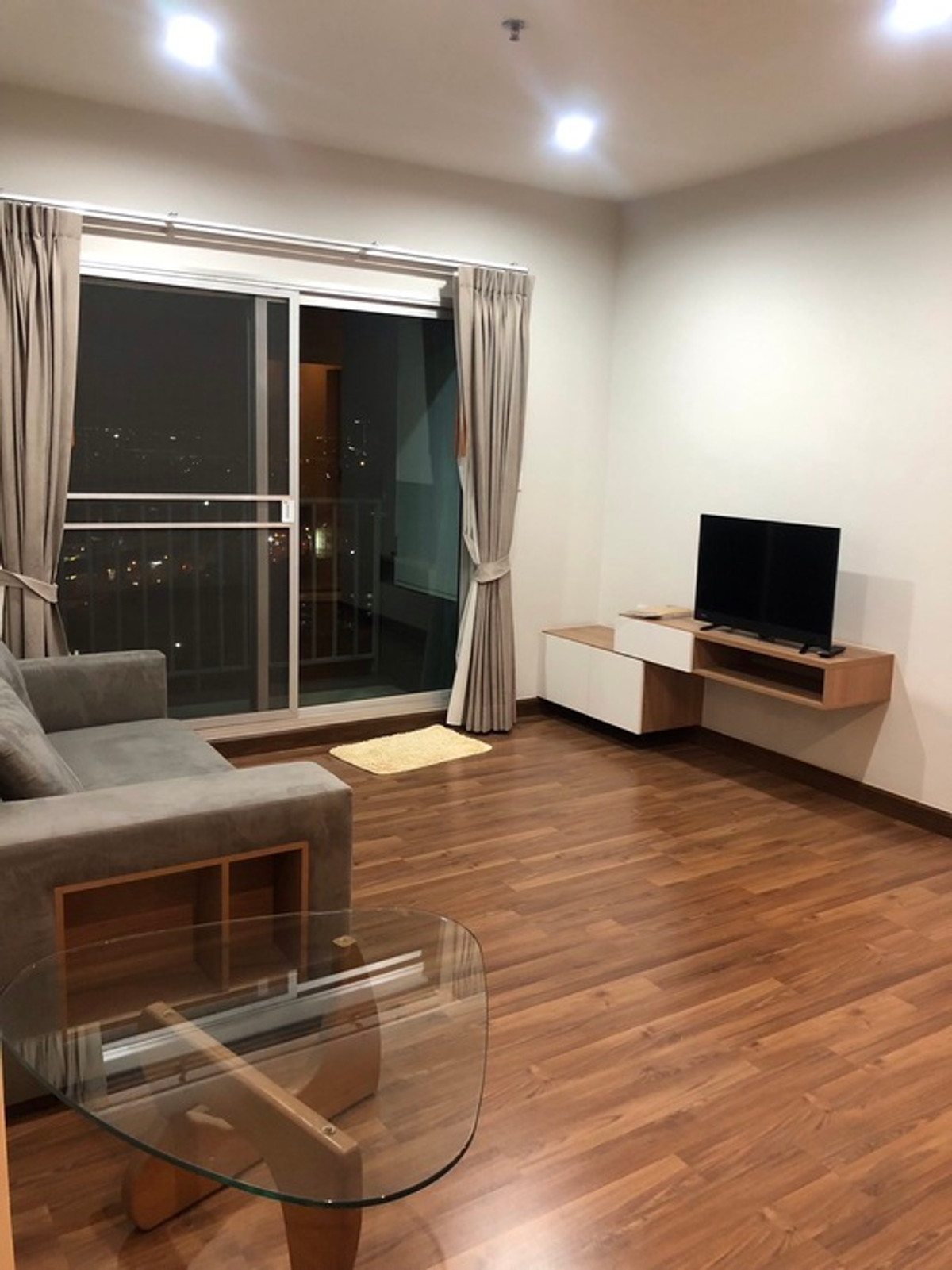 ขายคอนโดรัตนาธิเบศร์ สนามบินน้ำ พระนั่งเกล้า : 💖💖ขาย ราคาถูก Centric Tiwanon Station / 2 ห้องนอน 2 ห้องน้ำ มี ระเบียง ราคาเพียง 4.1 ล้านบาท// สนใจสอบถามได้นะคะ  LINE  ID = atfirm2010  💖💖