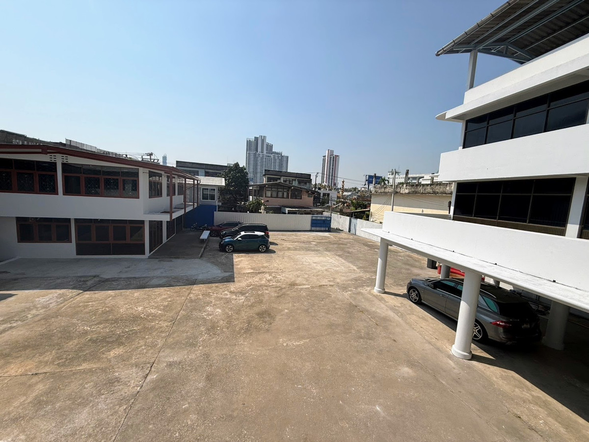 For RentOfficeSathorn, Narathiwat : For RENT Office Space 2066sqm with Cargo Lift Large Parking Space Chan43 Near CBD Sathorn Silom BTS Surasak BTS Saint Louis