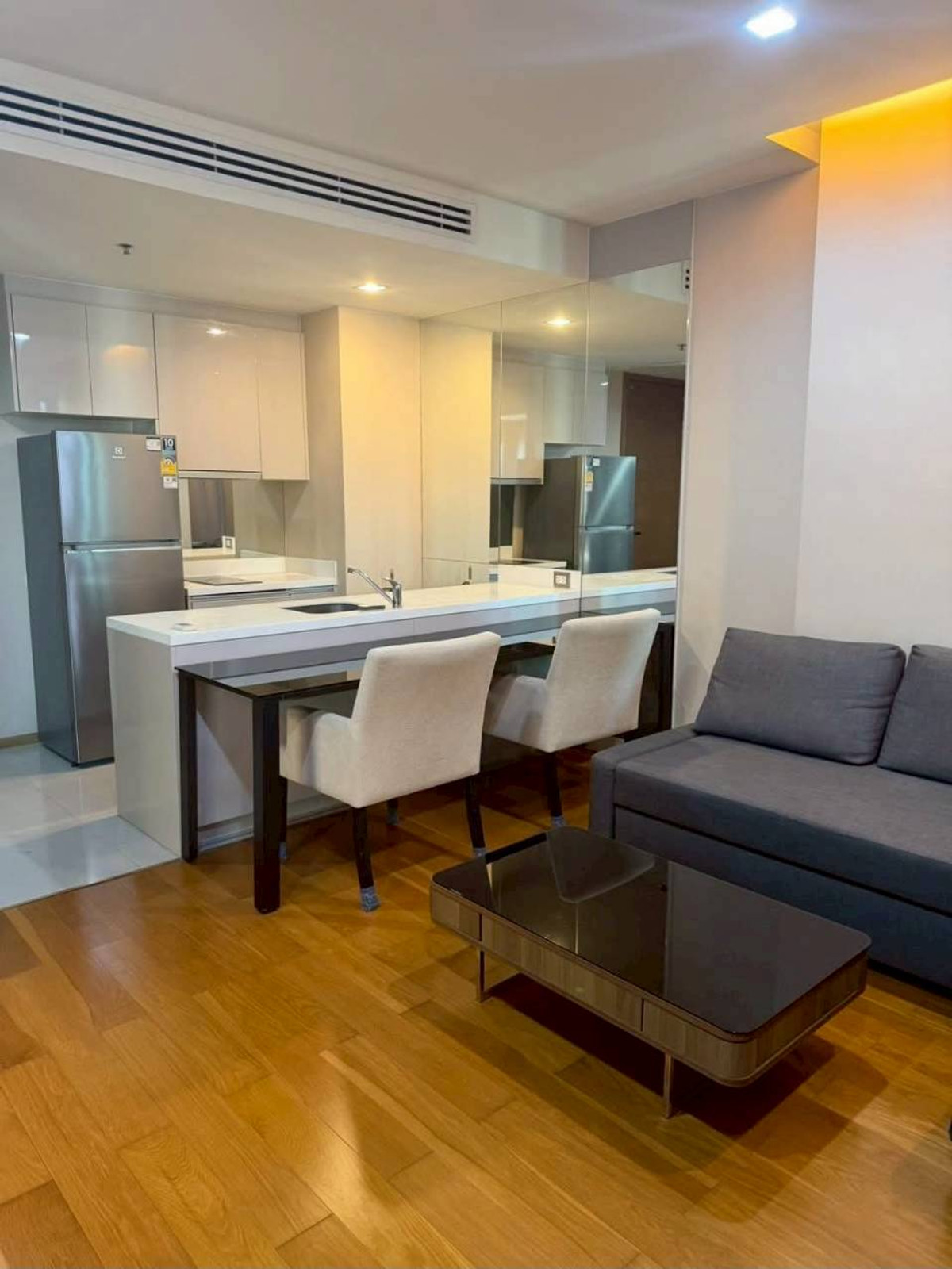 For RentCondoSathorn, Narathiwat : ✅ DADS112 ✅ Line : @p2nproperty