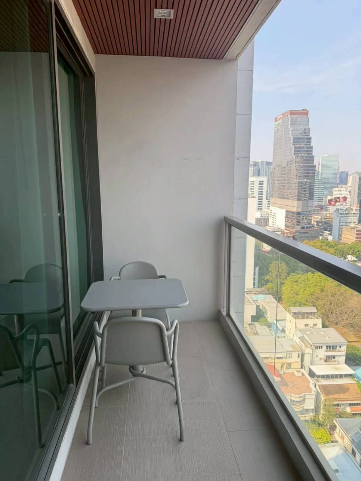 For RentCondoSathorn, Narathiwat : ✅ DADS112 ✅ Line : @p2nproperty