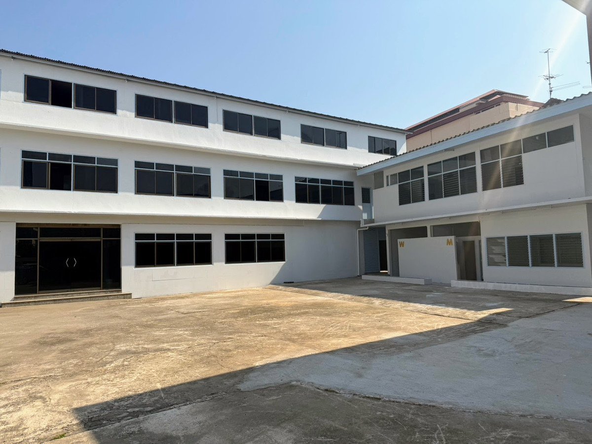 For RentOfficeSathorn, Narathiwat : For RENT Office Space 2066sqm with Cargo Lift Large Parking Space Chan43 Near CBD Sathorn Silom BTS Surasak BTS Saint Louis