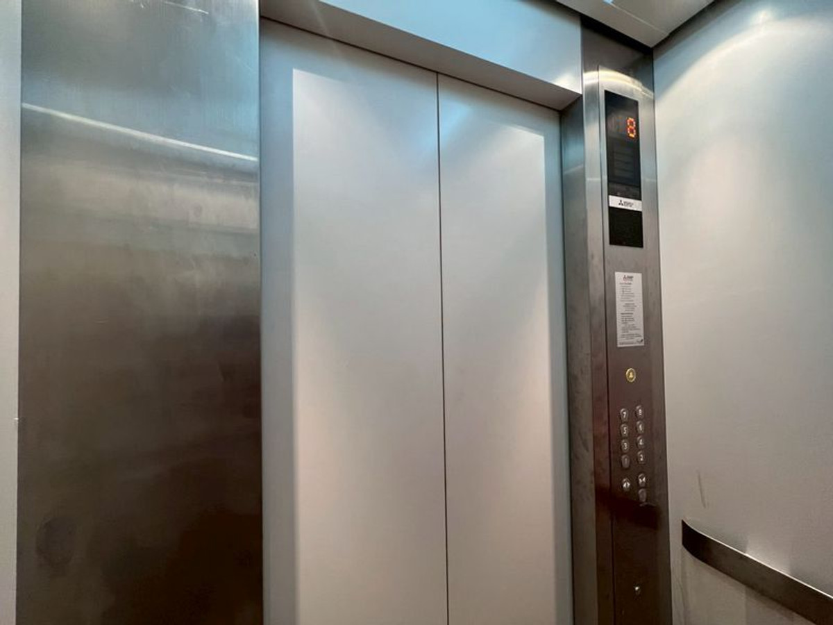 ขายกิจการโรงแรม & กิจการอพาร์ตเมนต์พัทยา บางแสน ชลบุรี สัตหีบ : ขายที่ดิน 2 ไร่ พร้อมกิจการคอนโดวิวทะเล 🌊 200 ห้อง 8 ชั้น  📍จอมเทียน สัตหีบ จ.ชลบุรี   #เปลี่ยนใบประกอบกิจการเป็นโรงแรมได้ ที่ดินผังสีแดง❤️  ใกล้ถนนสุขุมวิท 300 เมตร  ใกล้ทะเลจอมเทียน 700 เมตร 