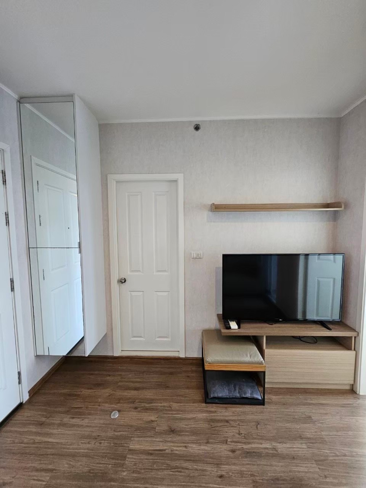 For RentCondoThaphra, Talat Phlu, Wutthakat : Urgently available room for rent: U Delight @Talat phlu Station (U Delight @Talat phlu Station). If interested in negotiating the price, add Line @condo168 (with @ in front as well)