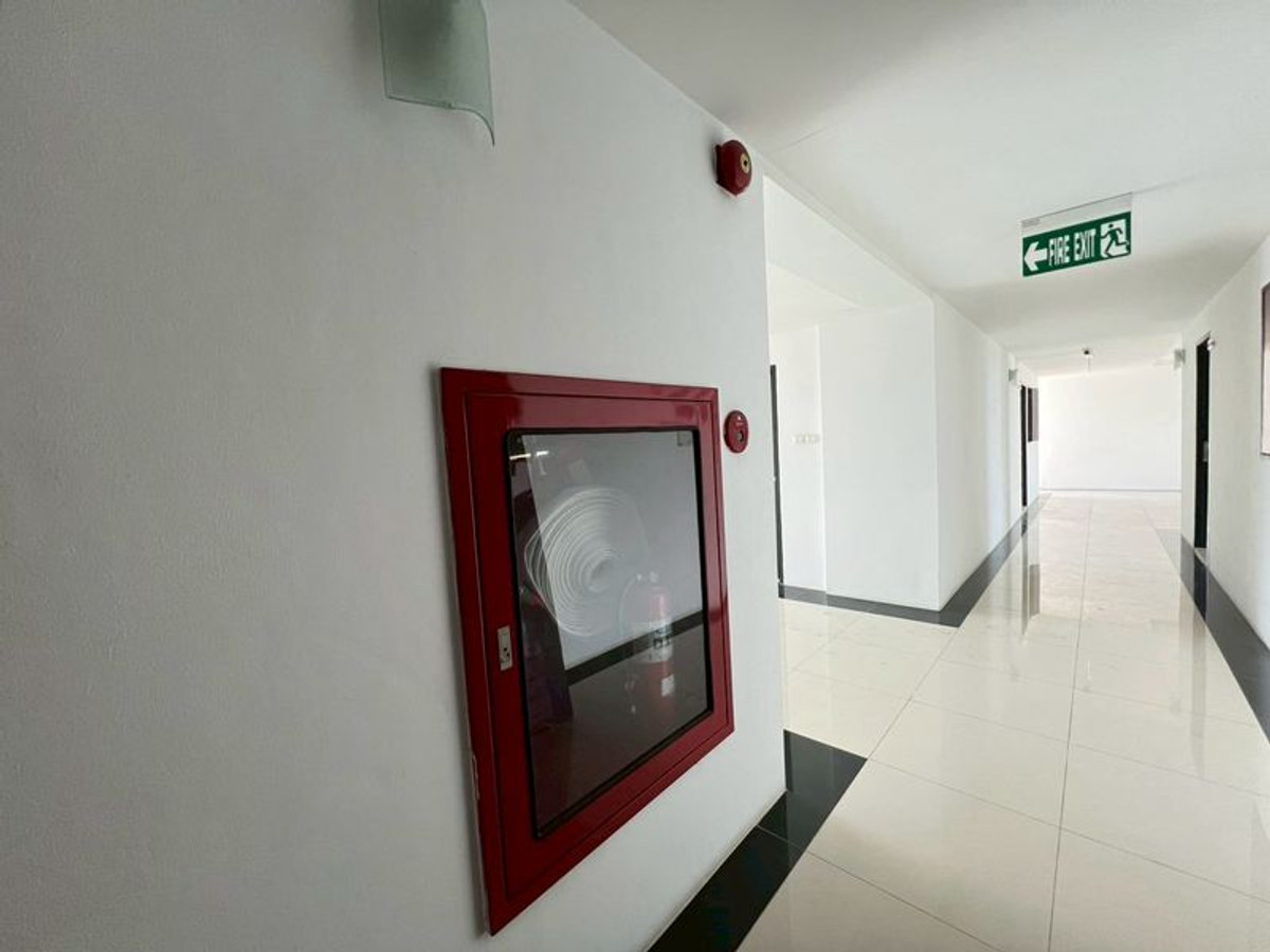 ขายกิจการโรงแรม & กิจการอพาร์ตเมนต์พัทยา บางแสน ชลบุรี สัตหีบ : ขายที่ดิน 2 ไร่ พร้อมกิจการคอนโดวิวทะเล 🌊 200 ห้อง 8 ชั้น  📍จอมเทียน สัตหีบ จ.ชลบุรี   #เปลี่ยนใบประกอบกิจการเป็นโรงแรมได้ ที่ดินผังสีแดง❤️  ใกล้ถนนสุขุมวิท 300 เมตร  ใกล้ทะเลจอมเทียน 700 เมตร 