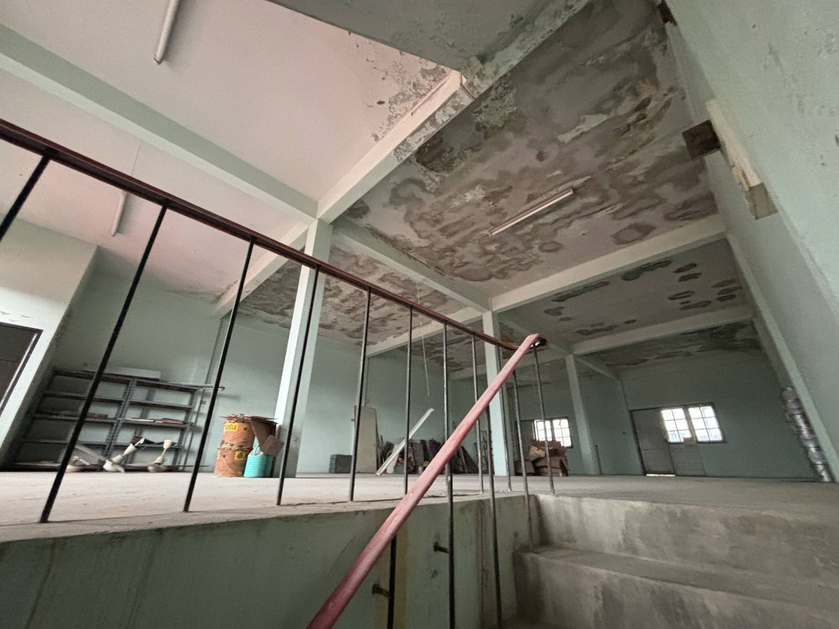 ขายอาคารพาณิชย์ระยอง : ขายอาคารพานิชย์ 3 ชั้นครึ่ง 3 ห้องน้ำ 1 ดาดฟ้า #มาบตาพุด เนื้อที่ 39.8 ตารางวา ที่ตั้ง :ต.มาบตาพุด อ.เมืองระยอง จ.ระยอง หน้ากว้าง 8 เมตร ยาว 16 เมตร  