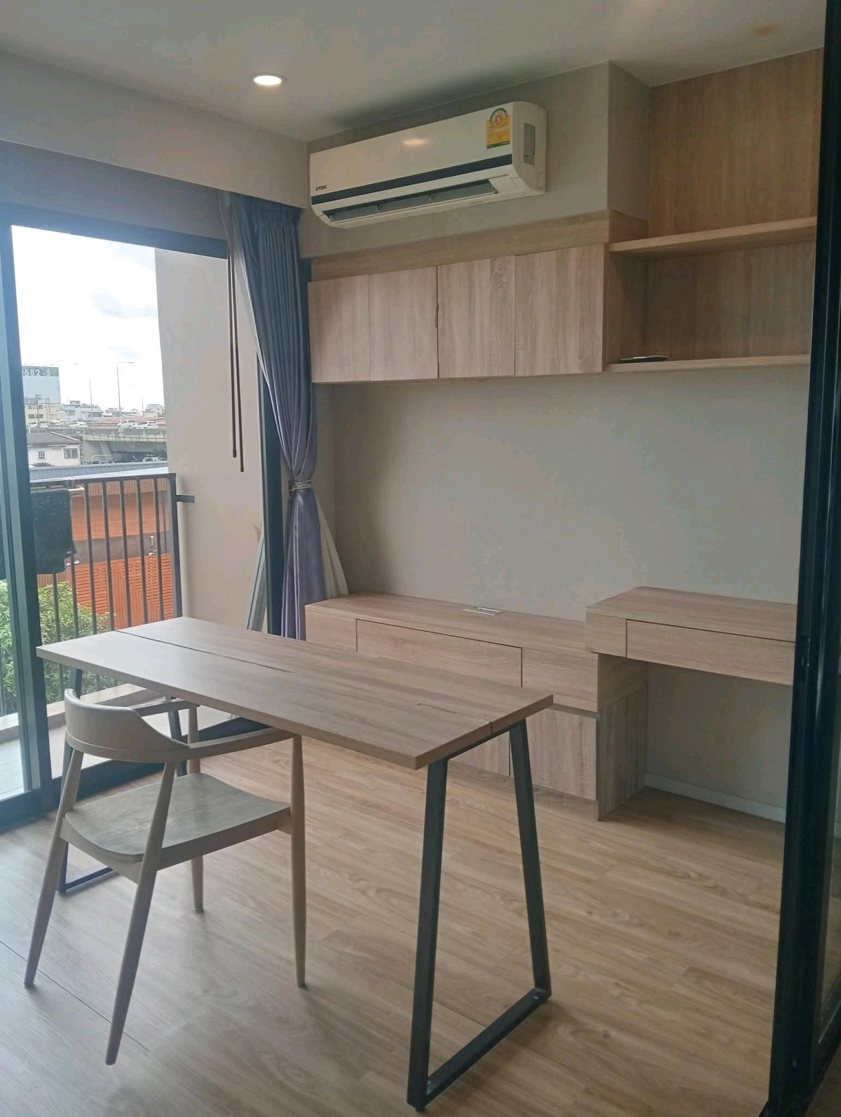 For RentCondoSathorn, Narathiwat : ✨ Beautiful room, fully furnished, built-in kitchen, very wide balcony. Ready to move in!