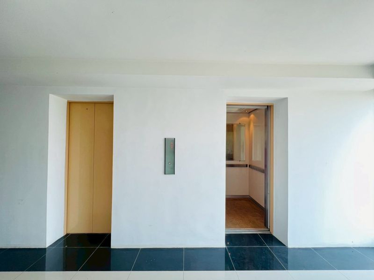 ขายกิจการโรงแรม & กิจการอพาร์ตเมนต์พัทยา บางแสน ชลบุรี สัตหีบ : ขายที่ดิน 2 ไร่ พร้อมกิจการคอนโดวิวทะเล 🌊 200 ห้อง 8 ชั้น  📍จอมเทียน สัตหีบ จ.ชลบุรี   #เปลี่ยนใบประกอบกิจการเป็นโรงแรมได้ ที่ดินผังสีแดง❤️  ใกล้ถนนสุขุมวิท 300 เมตร  ใกล้ทะเลจอมเทียน 700 เมตร 