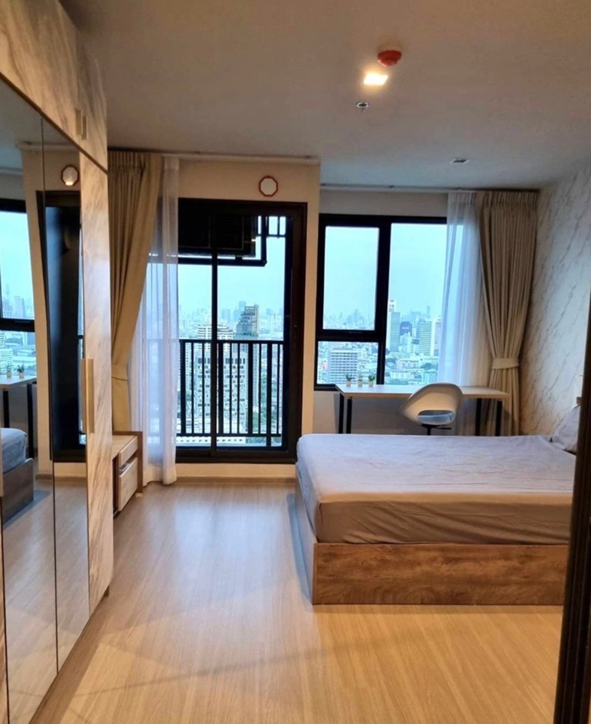 For RentCondoLadprao, Central Ladprao : Life for rent, Lat Phrao, beautiful, cheap, good location, ready to move in, near BTS Lat Phrao Intersection. Interested? Line @841qqlnr