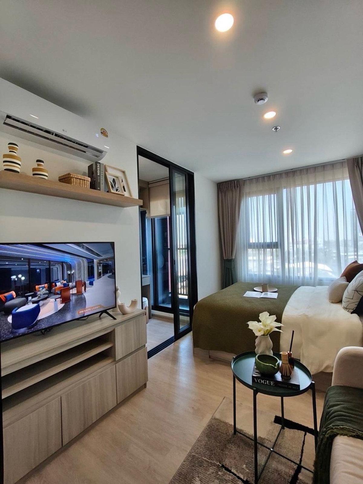 For SaleCondoSamut Prakan,Samrong : 🚆BTS 0 meters, high-rise condo, beautiful view, price less than 2 million.  🌟Can raise animals🐶🐱