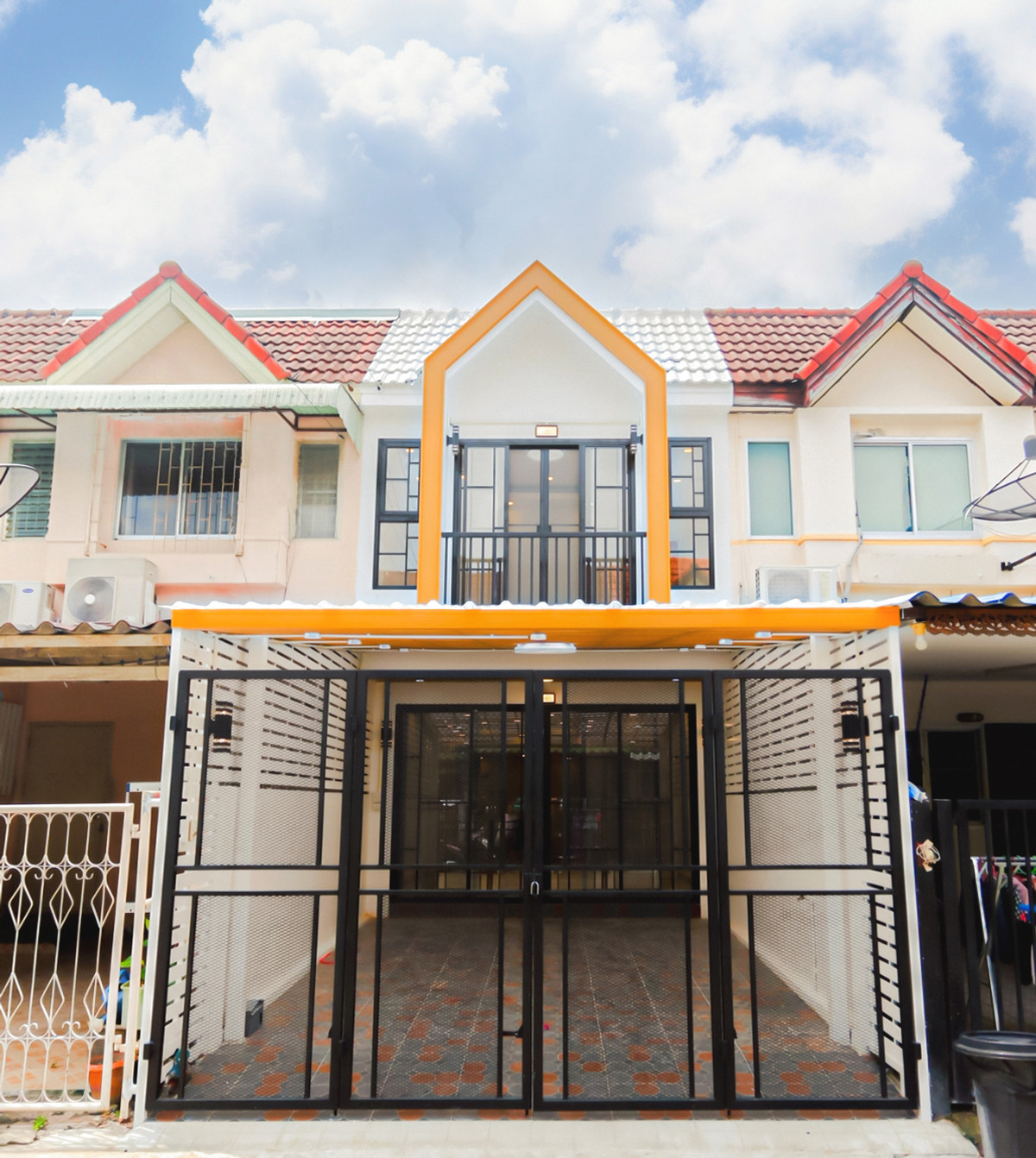 For SaleTownhomeKaset Nawamin,Ladplakao : Urgent Sale! Newly Renovated 2-Story Townhouse 🏡 Suan Thip Village 🏡 Khlong Lam Chiak 12, Soi 15