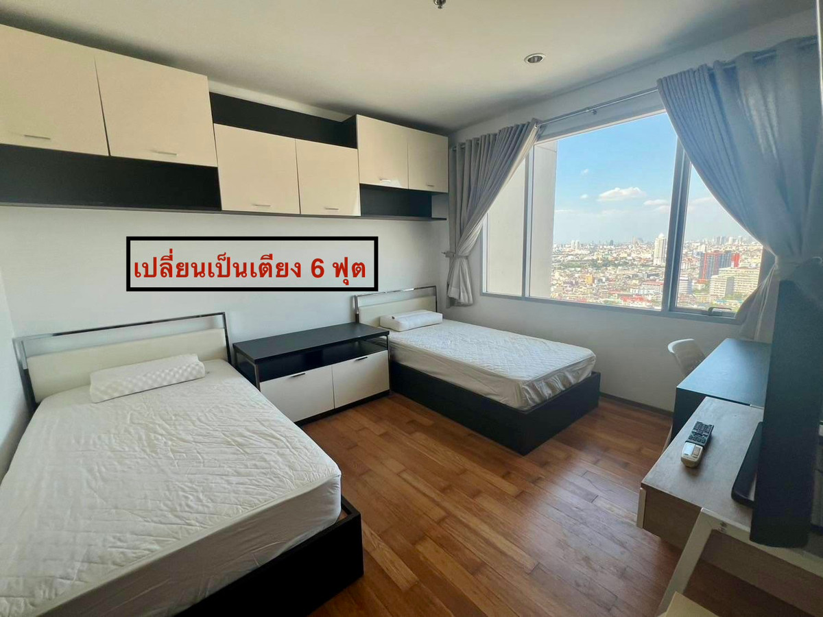 For RentCondoWongwianyai, Charoennakor : For rent, beautifully decorated room, 50 square meters, view of Icon Siam, Condo Villa Sathorn, next to BTS Krung Thonburi.