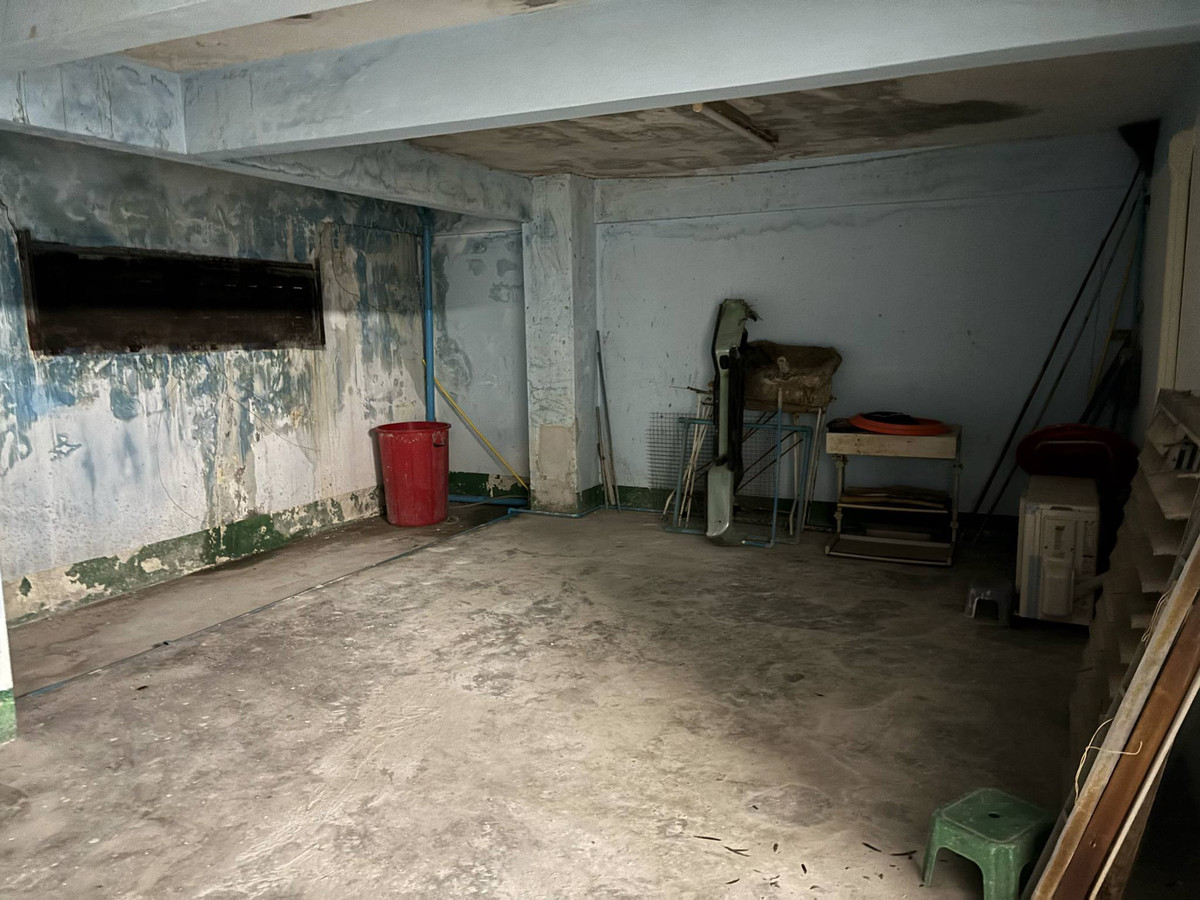 ขายอาคารพาณิชย์ระยอง : ขายอาคารพานิชย์ 3 ชั้นครึ่ง 3 ห้องน้ำ 1 ดาดฟ้า #มาบตาพุด เนื้อที่ 39.8 ตารางวา ที่ตั้ง :ต.มาบตาพุด อ.เมืองระยอง จ.ระยอง หน้ากว้าง 8 เมตร ยาว 16 เมตร  