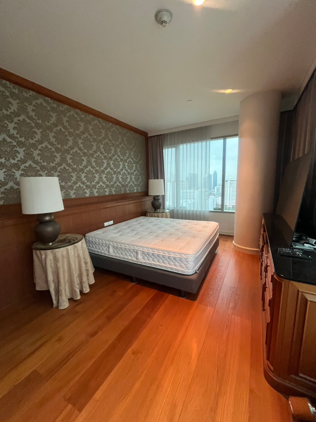 For RentCondoWitthayu, Chidlom, Langsuan, Ploenchit : 🏠✨ 185 Rajadamri | 3 Bedroom for Rent (HBH-ST-117)