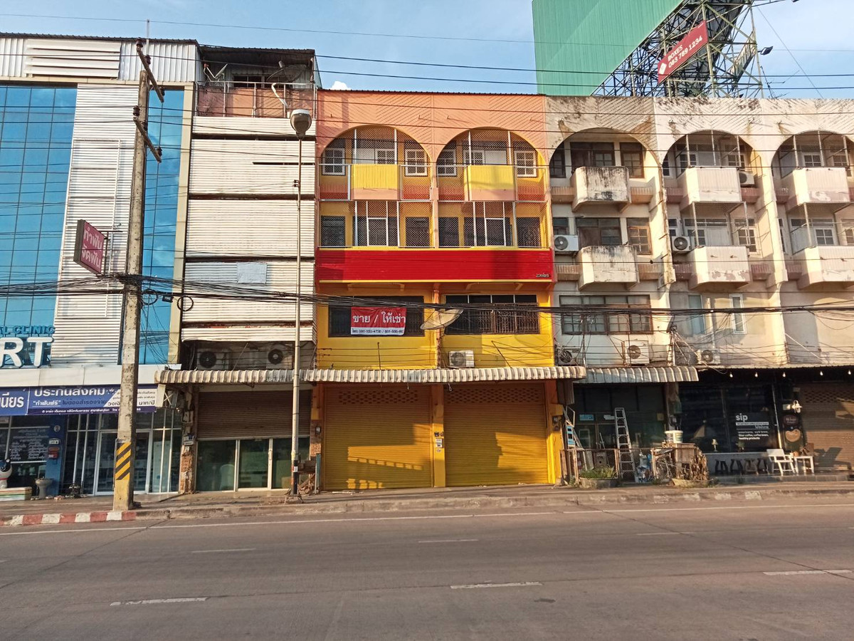 For SaleShop HousePhitsanulok : Four-story commercial building, 2 units for sale in Phitsanulok.