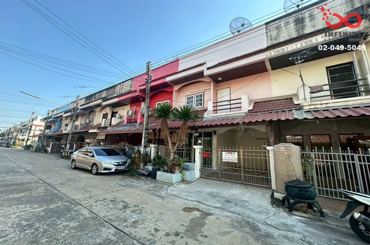 For SaleTownhomePathum Thani,Rangsit, Thammasat : Townhouse for sale, 2 floors, 18 sq m, near Khu Khot BTS, Waen Yot Village 1, Lam Luk Ka 21