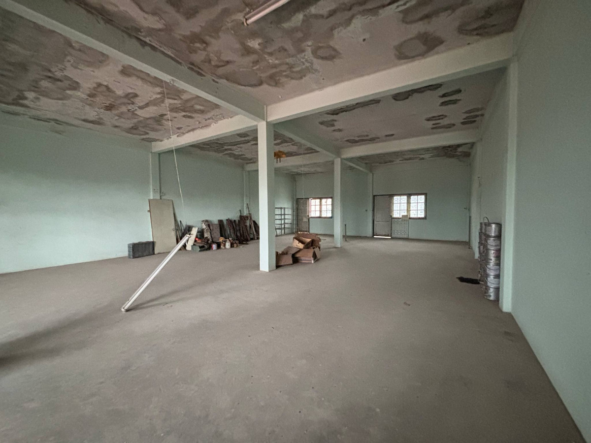 ขายอาคารพาณิชย์ระยอง : ขายอาคารพานิชย์ 3 ชั้นครึ่ง 3 ห้องน้ำ 1 ดาดฟ้า #มาบตาพุด เนื้อที่ 39.8 ตารางวา ที่ตั้ง :ต.มาบตาพุด อ.เมืองระยอง จ.ระยอง หน้ากว้าง 8 เมตร ยาว 16 เมตร  