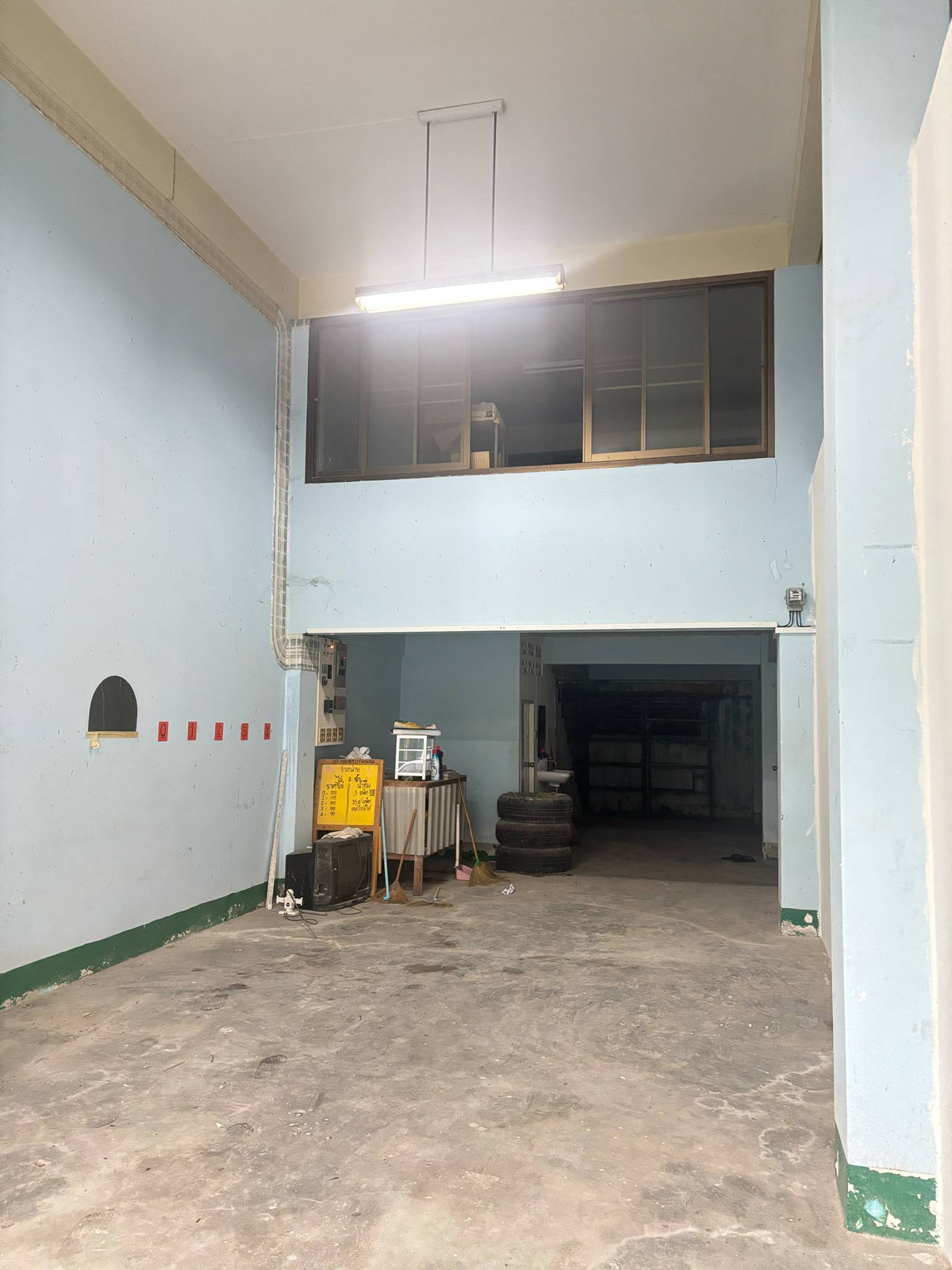 ขายอาคารพาณิชย์ระยอง : ขายอาคารพานิชย์ 3 ชั้นครึ่ง 3 ห้องน้ำ 1 ดาดฟ้า #มาบตาพุด เนื้อที่ 39.8 ตารางวา ที่ตั้ง :ต.มาบตาพุด อ.เมืองระยอง จ.ระยอง หน้ากว้าง 8 เมตร ยาว 16 เมตร  