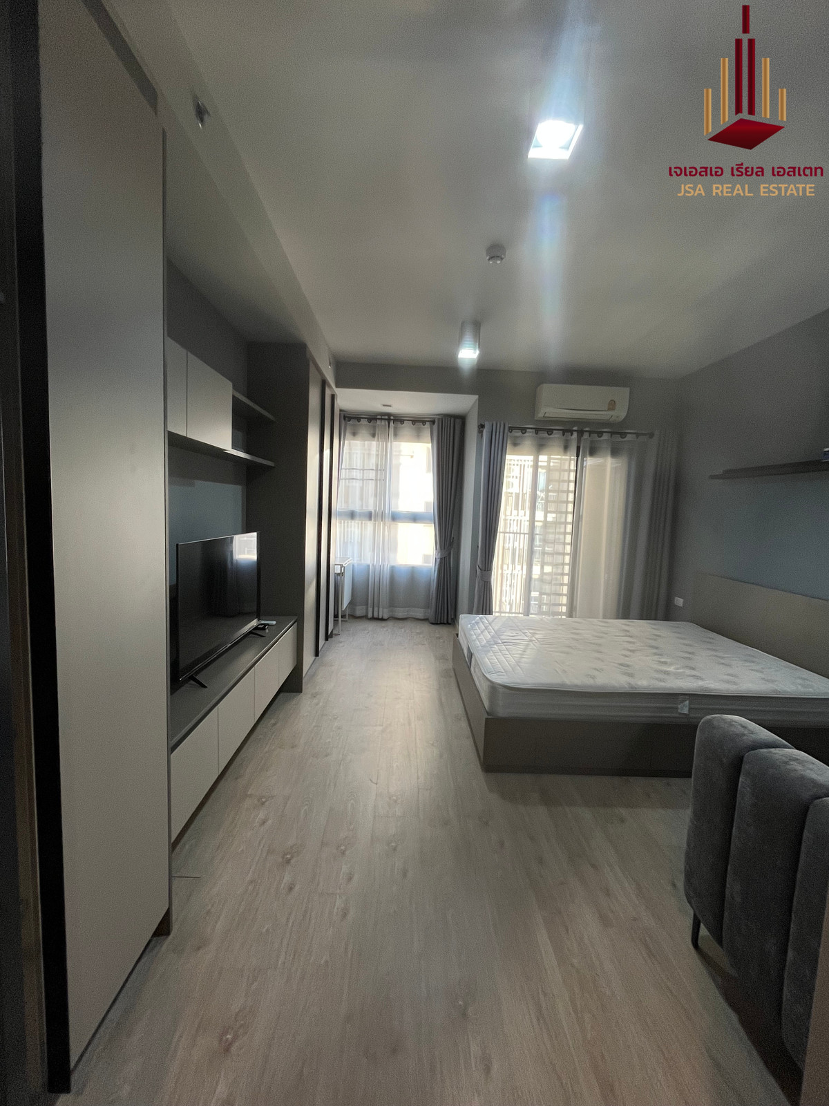 For RentCondoWongwianyai, Charoennakor : ✨ For Rent: Ideo Sathorn - Wongwian Yai Condo ✨ 💰 Only 15,000 THB/month