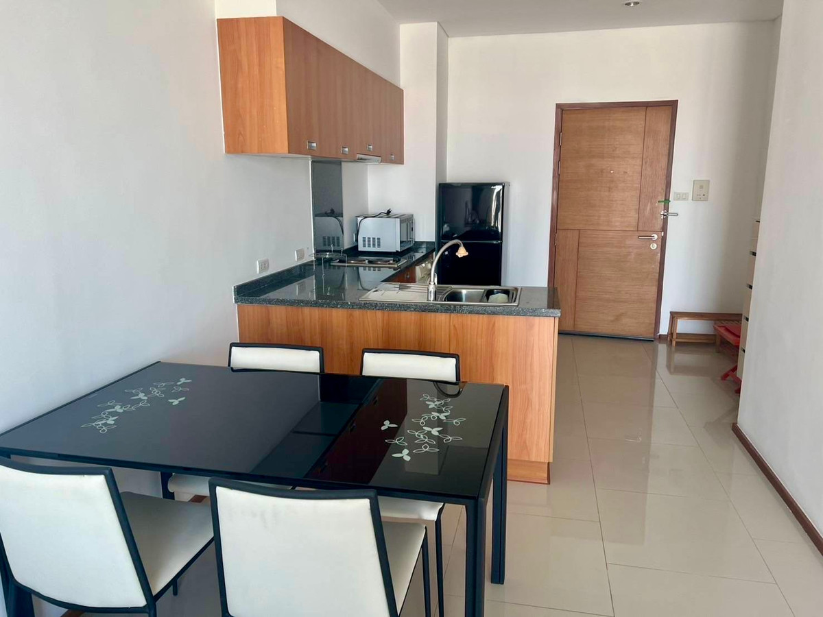 For RentCondoWongwianyai, Charoennakor : For rent, beautifully decorated room, 50 square meters, view of Icon Siam, Condo Villa Sathorn, next to BTS Krung Thonburi.