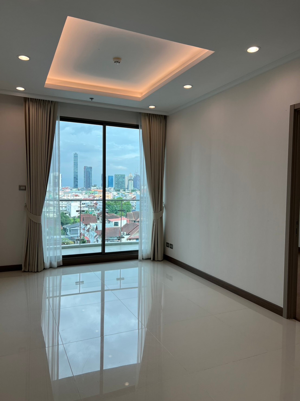For SaleCondoSukhumvit, Asoke, Thonglor : For sale: empty room, open view, wide balcony.
