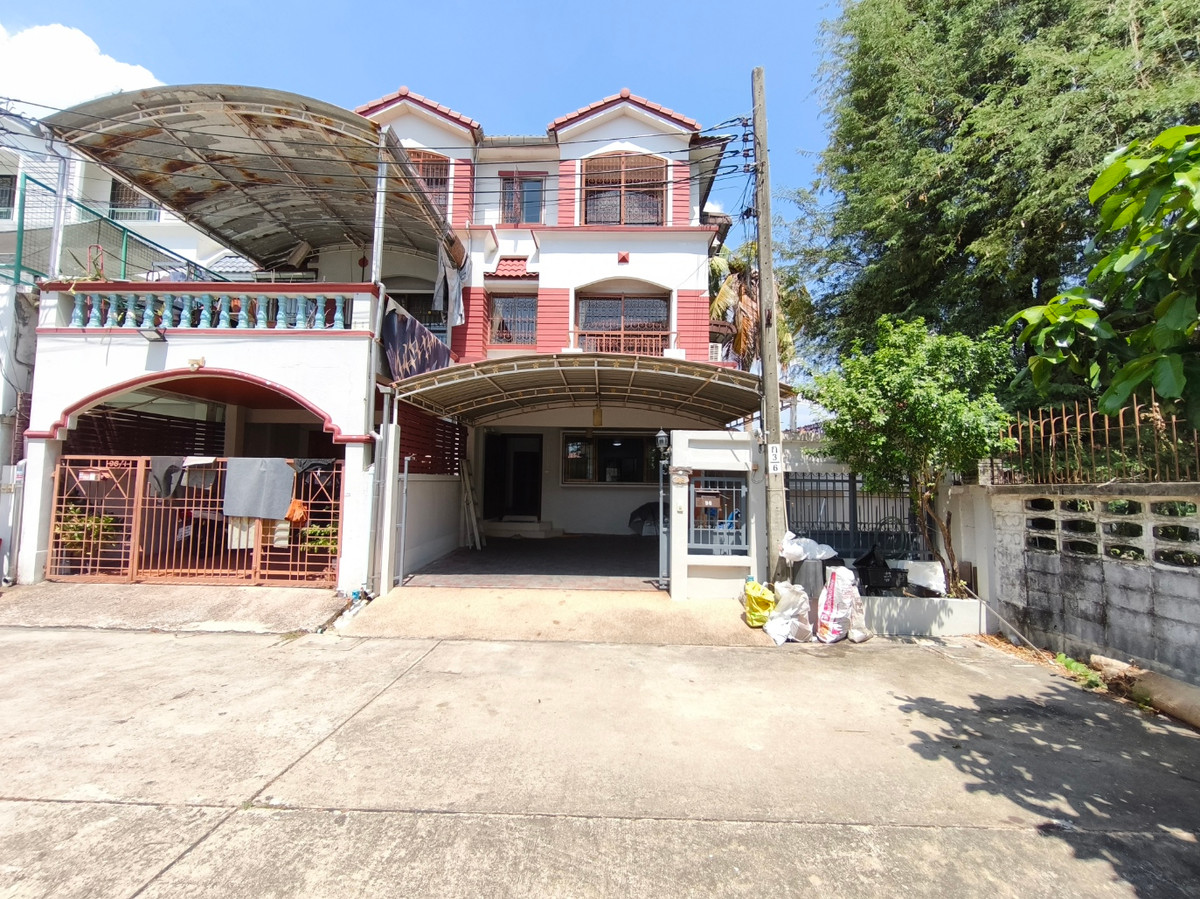 For RentTownhomeOnnut, Udomsuk : House for rent, Townhome for rent Townhouse for rent, 3 floors, back side, has space next to the house, Sukhumvit Road, On Nut Road, Soi On Nut 17, Intersection 16. Beautiful house, good condition, size 30.4 sq m., usable area 260 sq m., parking for 1-2 c