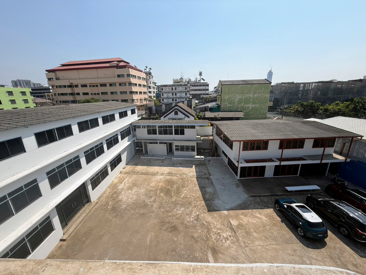 For RentOfficeSathorn, Narathiwat : For RENT Office Space 2066sqm with Cargo Lift Large Parking Space Chan43 Near CBD Sathorn Silom BTS Surasak BTS Saint Louis