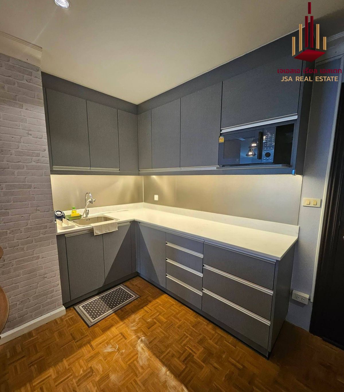 For RentCondoSilom, Saladaeng, Bangrak : ✨ For Rent: Silom Suite Condo ✨ 💰 Only 35,000 THB/month