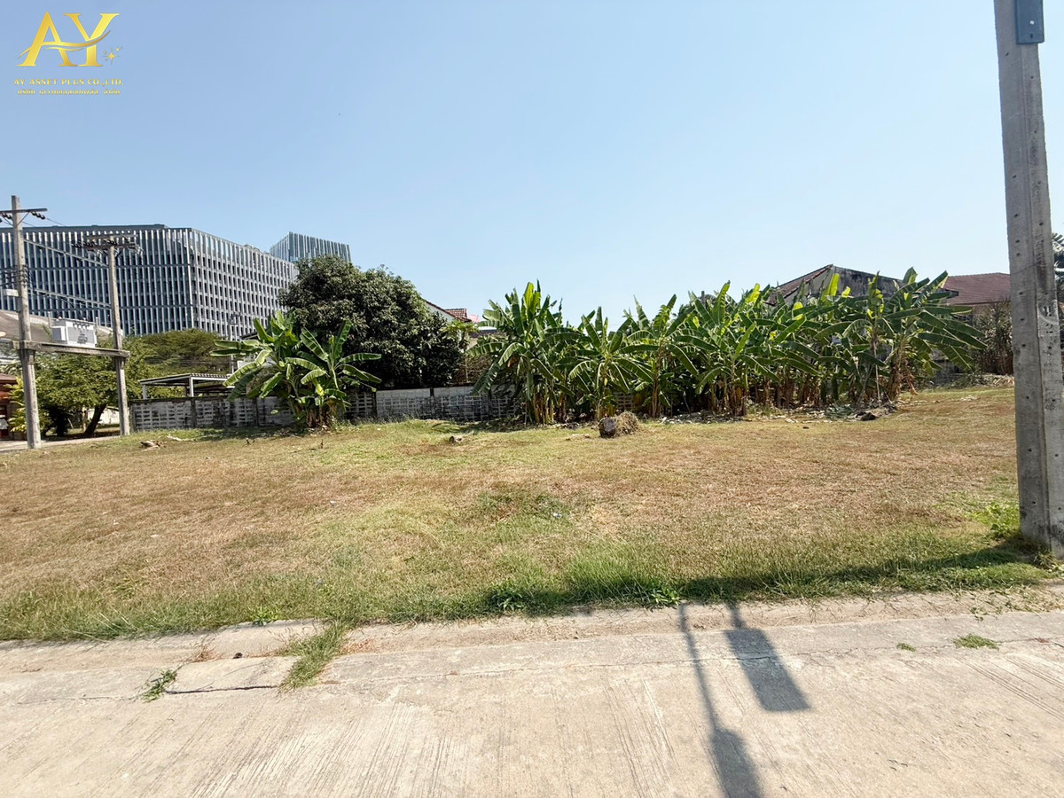 For SaleLandChaengwatana, Muangthong : Urgent sale‼️ Land in prime location, 4 plots✨ 1-1-25.7 rai, Chaengwattana - Pak Kret Soi 28, behind Central Chaengwattana, only 63,084,000 baht 🔥🔥🔥 (120,000 / sq m.)