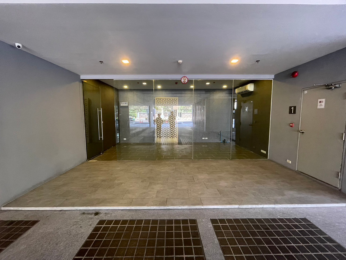 ให้เช่าร้านค้า/ตลาดนัดสุขุมวิท อโศก ทองหล่อ : พื้นที่ร้านค้าให้เช่า ใต้คอนโด Chewathai Residence Asoke ใจกลางอโศก 