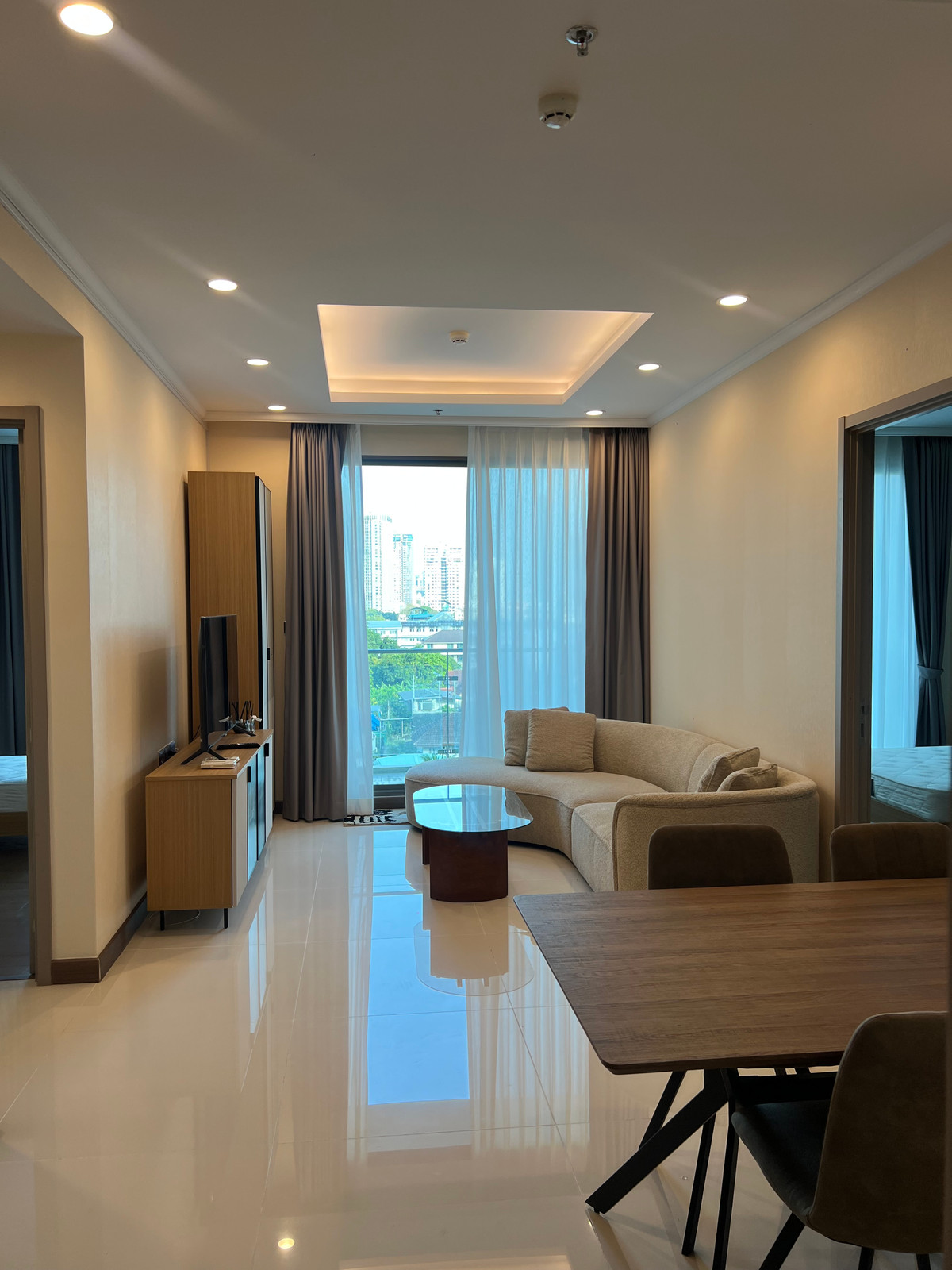 For SaleCondoSukhumvit, Asoke, Thonglor : Urgent sale with furniture, open view, wide balcony.