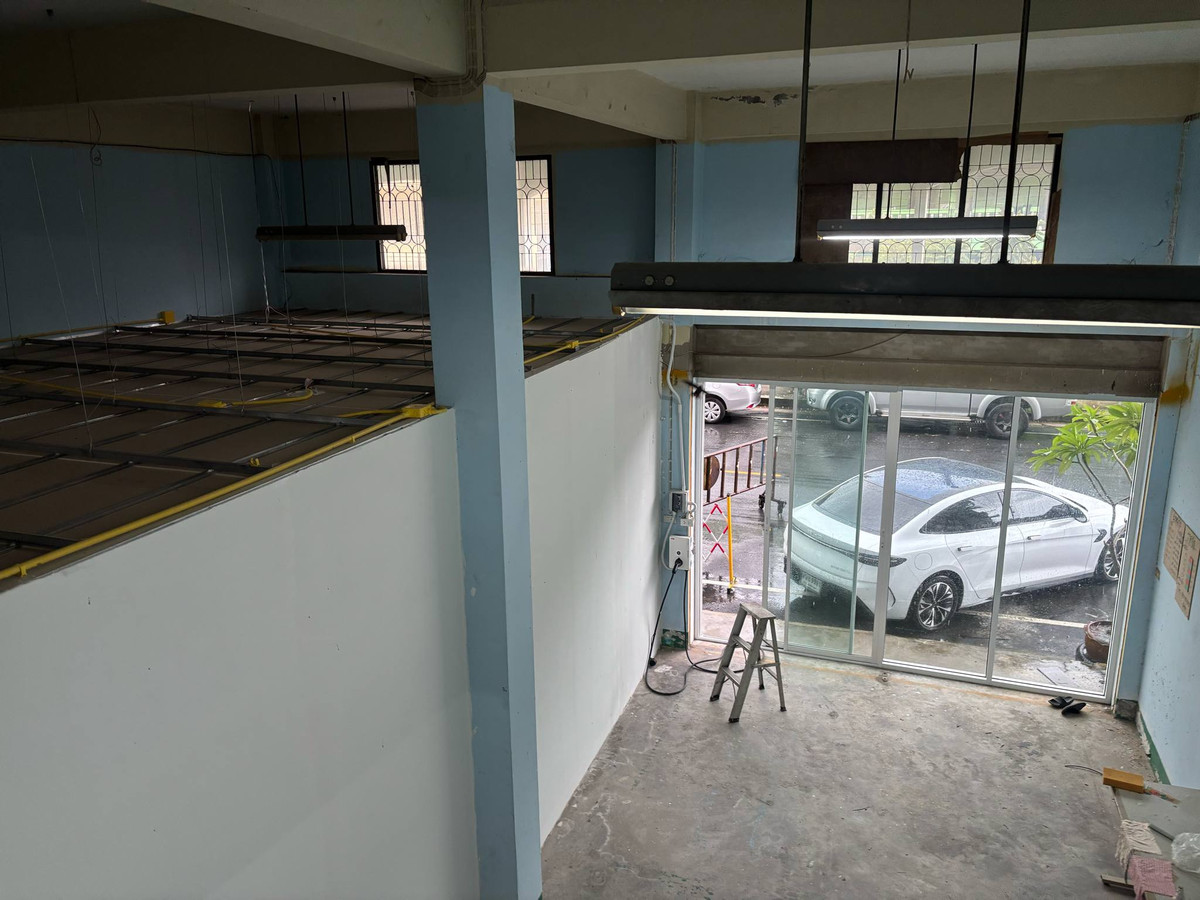 ขายอาคารพาณิชย์ระยอง : ขายอาคารพานิชย์ 3 ชั้นครึ่ง 3 ห้องน้ำ 1 ดาดฟ้า #มาบตาพุด เนื้อที่ 39.8 ตารางวา ที่ตั้ง :ต.มาบตาพุด อ.เมืองระยอง จ.ระยอง หน้ากว้าง 8 เมตร ยาว 16 เมตร  