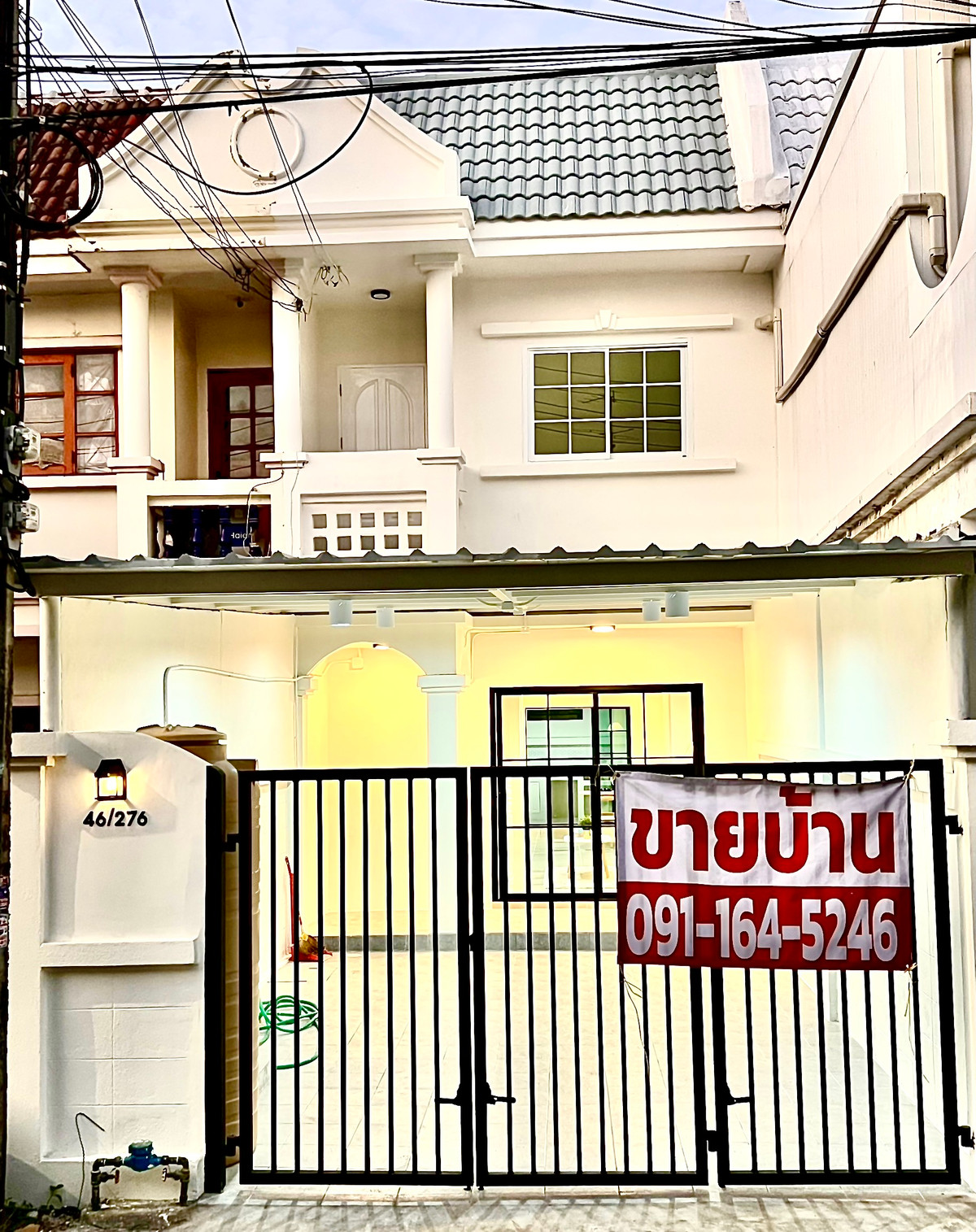 ขายทาวน์โฮมวิภาวดี ดอนเมือง หลักสี่ : 🏡บ้านสวย รีโนเวทใหม่ ราคาสุดคุ้มเพียง 2.59 ลบ. หน้าบ้าน-หลังบ้านไม่ติดใคร #เจ้าของขายเอง   🌳หมู่บ้านธนวรรณ ซอยพหลโยธิน52 แยก41  ตัดซอยเทพรักษ์45 เข้า-ออกได้ 2 ทาง 