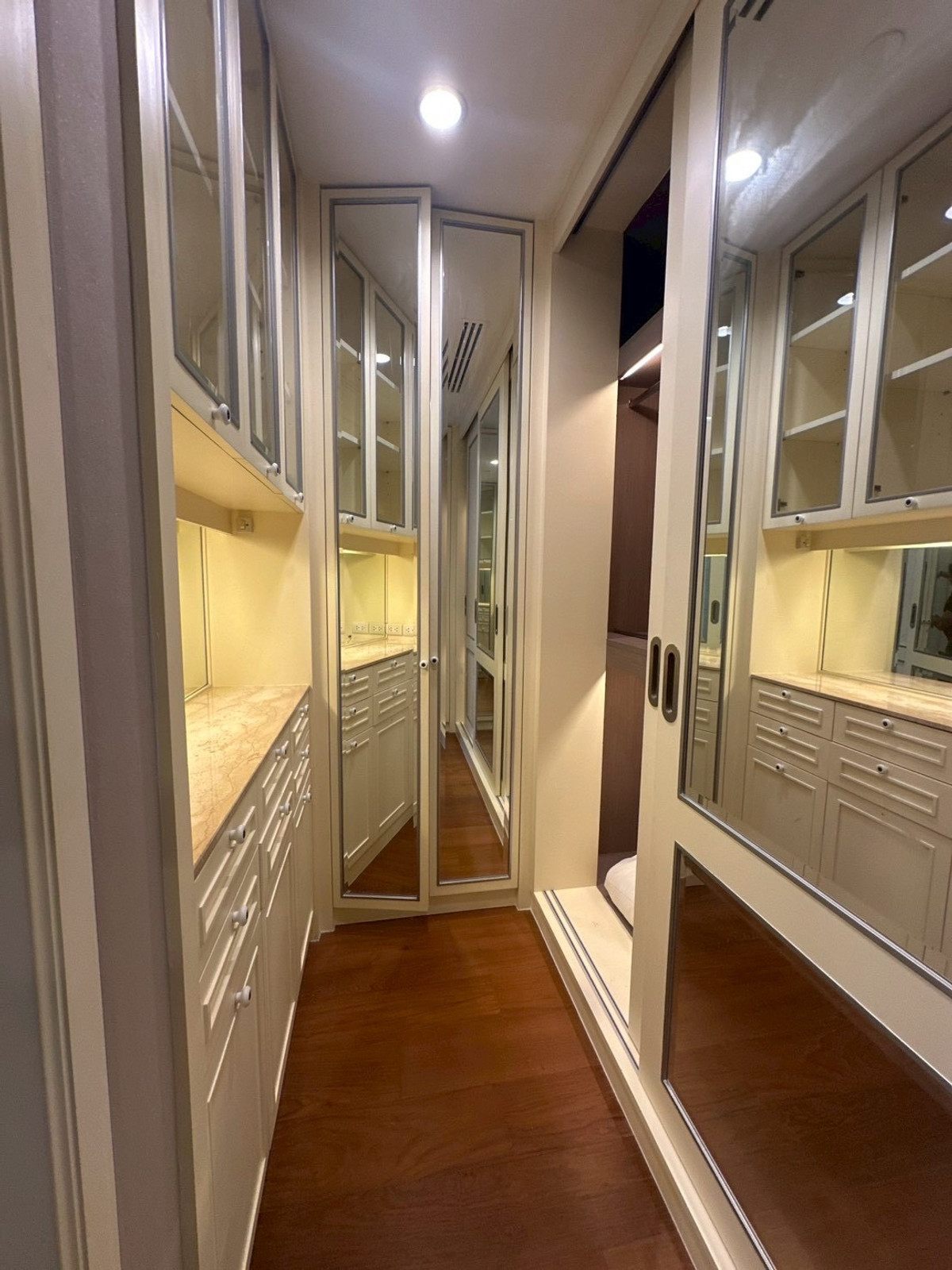 For RentCondoWitthayu, Chidlom, Langsuan, Ploenchit : 🏠✨ 185 Rajadamri | 1 Bedroom for Rent (HBH-ST-116)