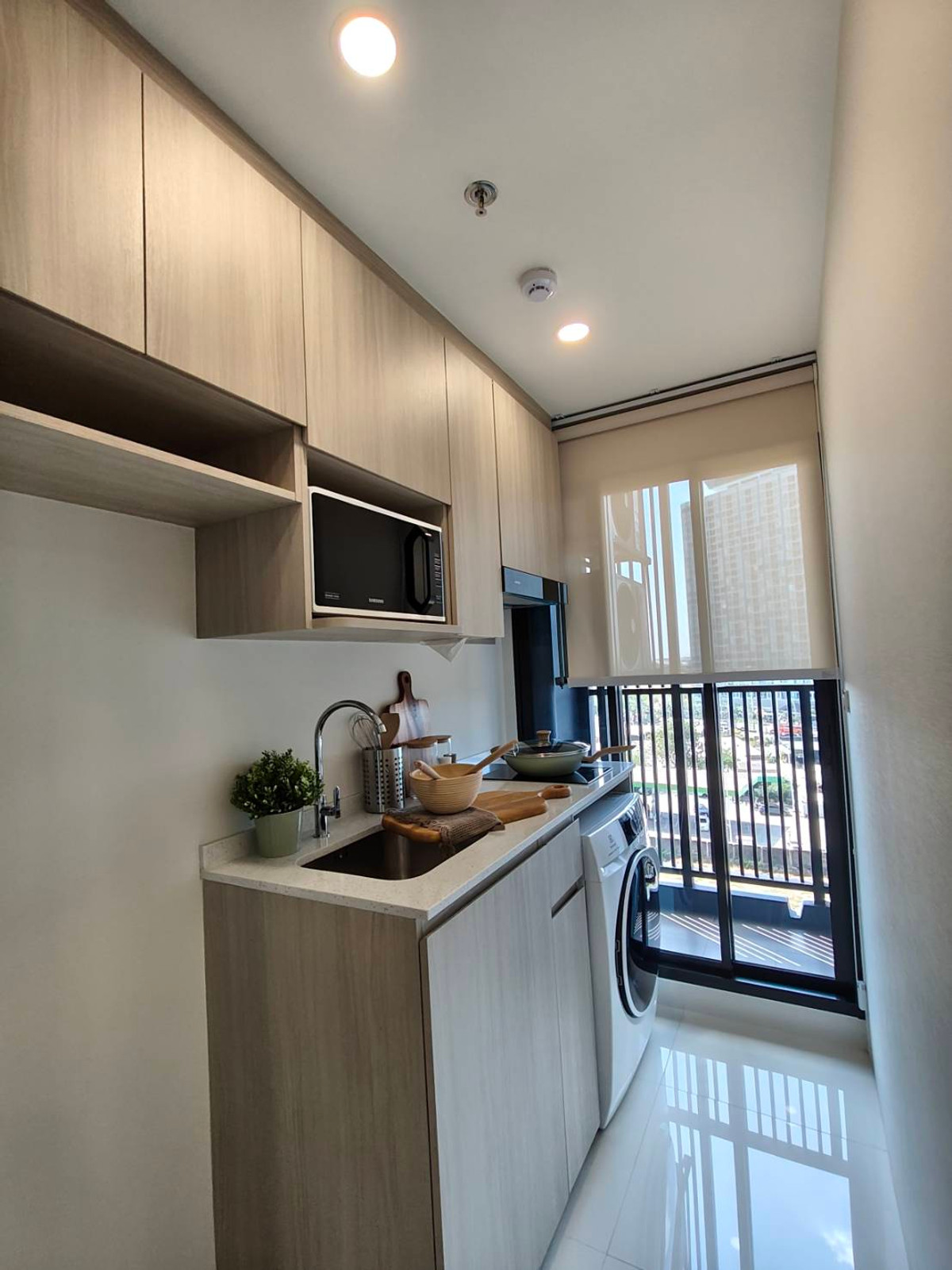 For SaleCondoSamut Prakan,Samrong : Condo allows pets, next to BTS, 0 meter wire 🚆