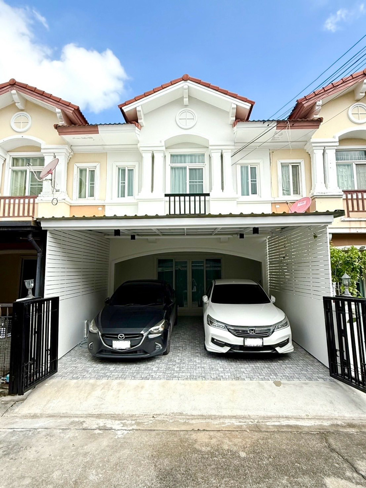 For SaleTownhomeBangna, Bearing, Lasalle : Beautiful townhome for sale 🛒 Bangna km 10 near Mega Bangna 🎄 newly renovated 3 bedrooms