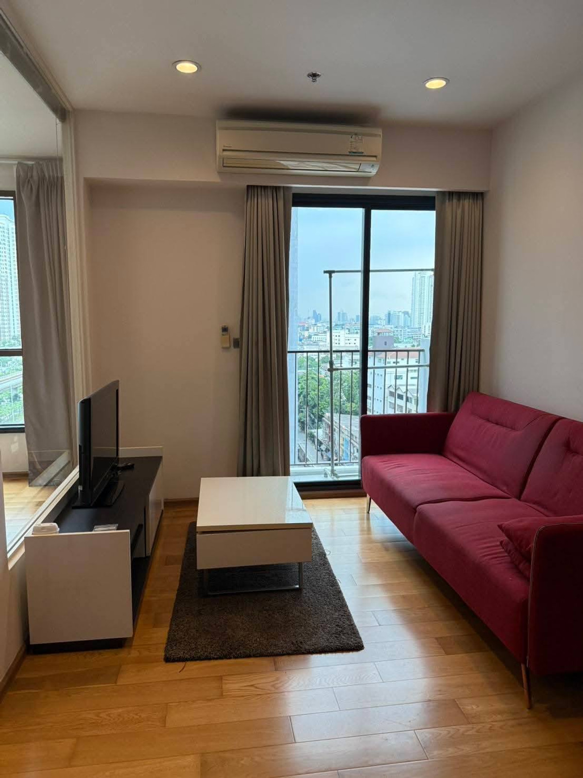 For RentCondoWongwianyai, Charoennakor : Fuse Sathorn Taksin next to BTS Wongwian Yai, available and ready for rent.