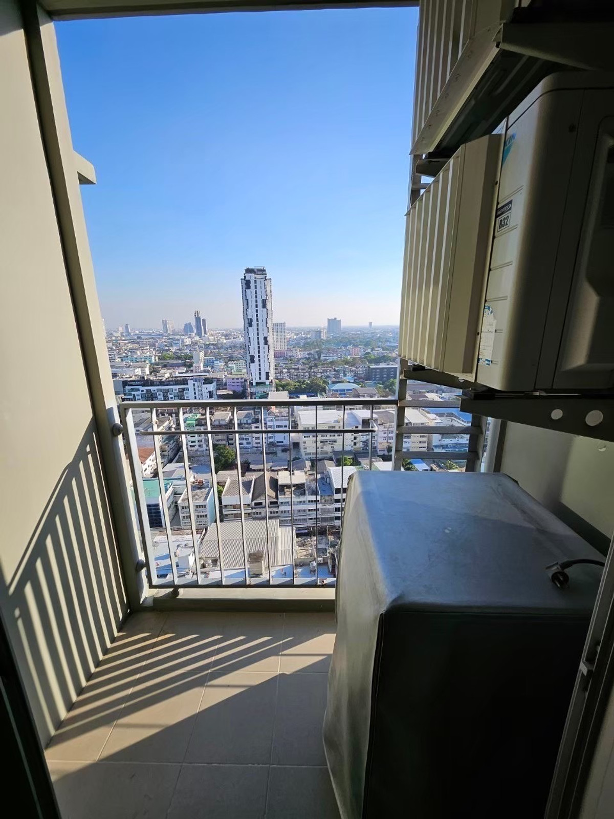 For RentCondoThaphra, Talat Phlu, Wutthakat : Urgently available room for rent: U Delight @Talat phlu Station (U Delight @Talat phlu Station). If interested in negotiating the price, add Line @condo168 (with @ in front as well)