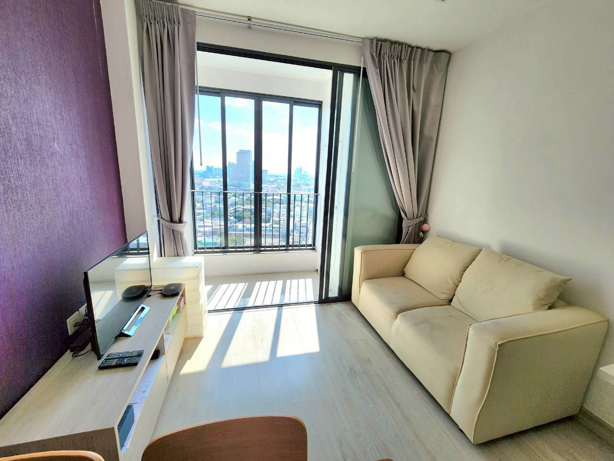 For SaleCondoWongwianyai, Charoennakor : Luxury condo for sale, Ideo Mobi Sathorn, BTS Thonburi, 2 bedrooms, 2 bathrooms, 6.35 million baht.