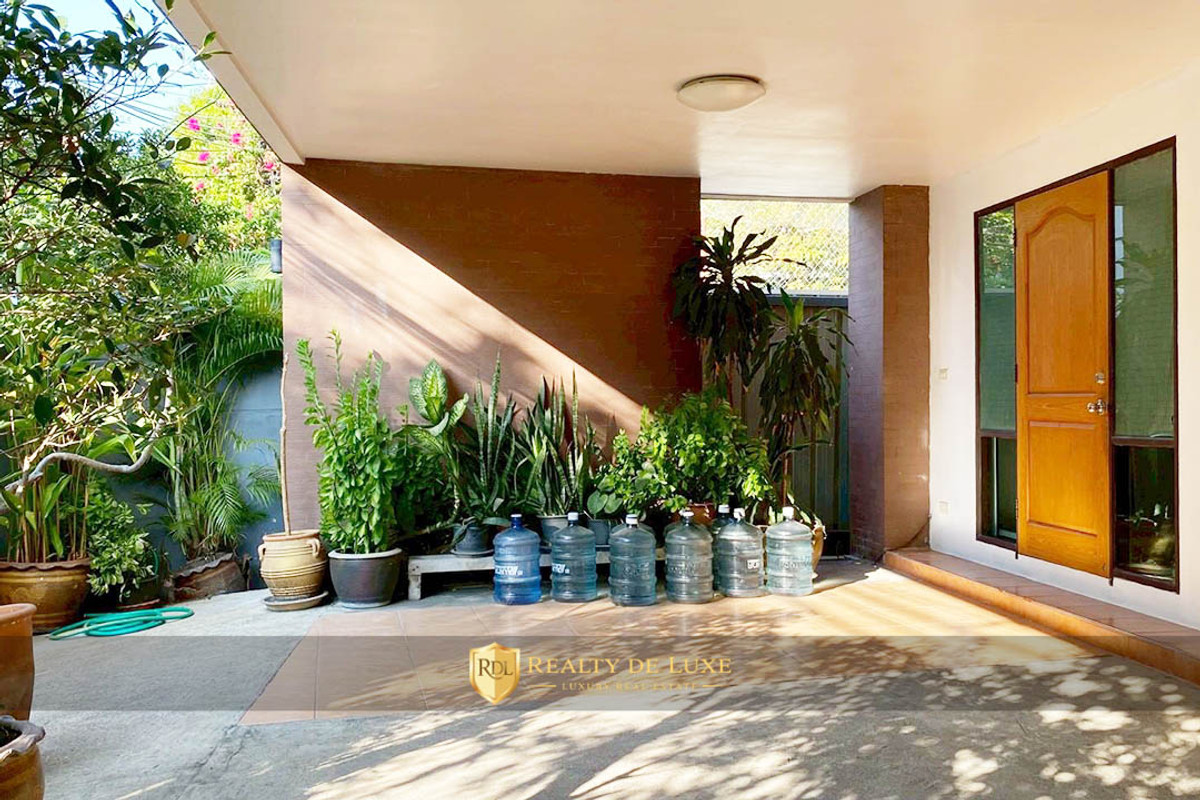 ให้เช่าทาวน์โฮมสุขุมวิท อโศก ทองหล่อ : ให้เช่า ทาวน์เฮ้าส์ เอกมัย Pet Friendly เดินทางสะดวก ตกแต่งครบ พร้อมเข้าอยู่